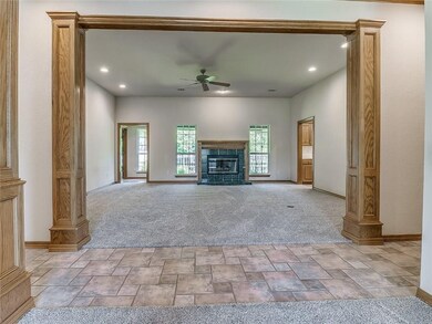Living Room (21x19):This spacious living area comb