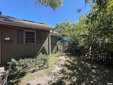 617 N Walnut St, Centralia, IL 62801 - photo 4