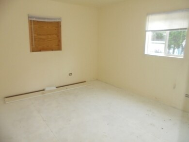 720 Pine St, Waukegan, IL 60085 - photo 7