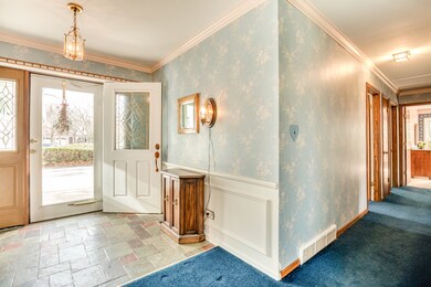 365 E Laurel Ave, Elmhurst, IL 60126 - photo 2