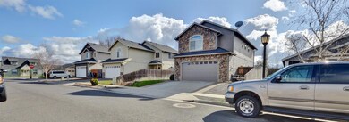 855 Virginia Dr, Central Point, OR 97502 - photo 2