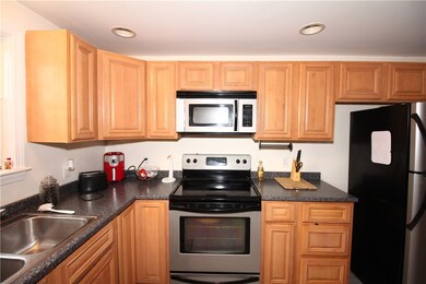 671 Metacom Ave unit 32, Bristol, RI 02809 - photo 4