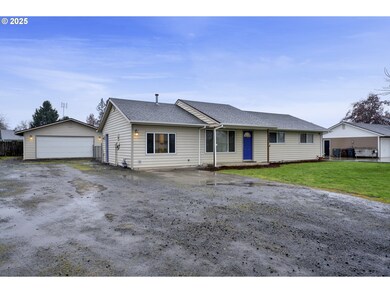 820 E 3rd St, Molalla, OR 97038 - photo 2