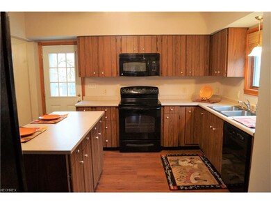 FULLY EQUIPPED KITCHEN WILL ALL APPLIANCES IN BLAC