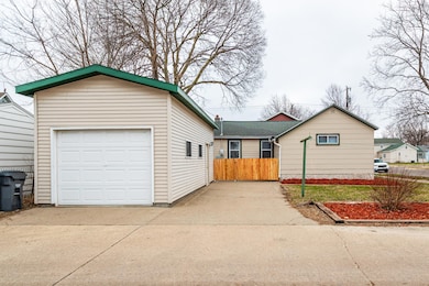 1406 6th St S, La Crosse, WI 54601 - photo 2