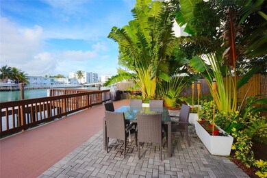 7930 Tatum Waterway Dr unit 19, Miami Beach, FL 33141 - photo 4