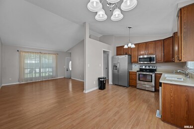 1315 W 53rd St, Davenport, IA 52806 - photo 5