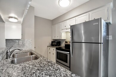 625 E Coombs St unit B, Alvin, TX 77511 - photo 2