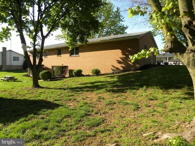 18124 Clearway Dr, Hagerstown, MD 21740 - photo 4