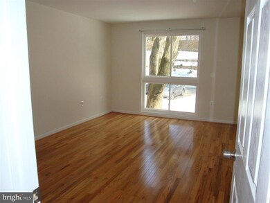 5618 Bloomfield Dr unit 104, Alexandria, VA 22312 - photo 4