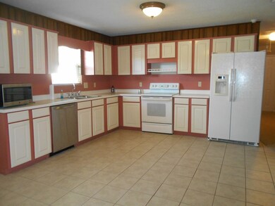 596 6th Ave SE, Cairo, GA 39828 - photo 3