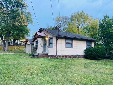 2963 Maple Ave NE, Canton, OH 44714 - photo 3