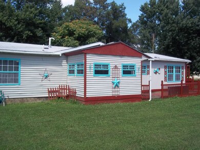 822 N Jackson St, Andrews, IN 46702 - photo 2