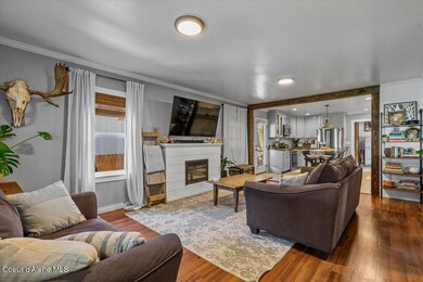 06-Living Room