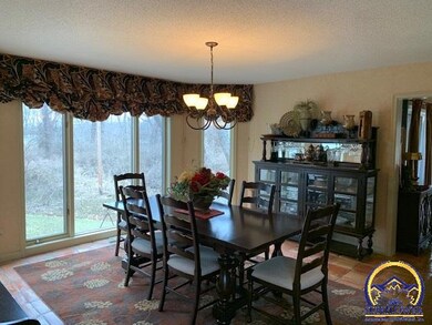 5910 SW 33rd St, Topeka, KS 66614 - photo 5