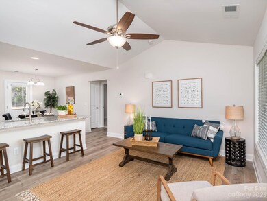 333 N Tradd St, Statesville, NC 28677 - photo 3