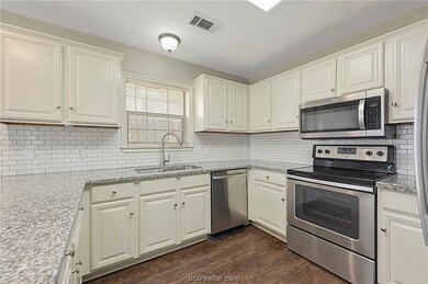 1217 Webhollow Cir unit A, Bryan, TX 77801 - photo 2