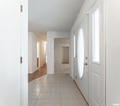 1504 Rutledge Dr, Lincoln, IL 62656 - photo 2