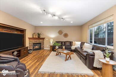03-13350 Rosser Living Room