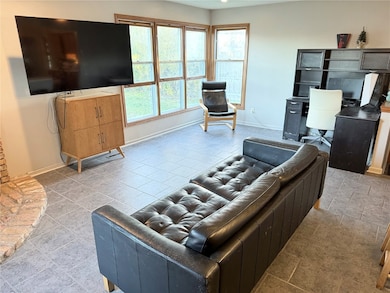 1115 27th St NE, Cedar Rapids, IA 52402 - photo 4