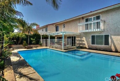 Sparkling Pool & Spa, Fire Ring, Fountain, Raised 