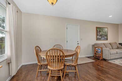 7-DiningRoom