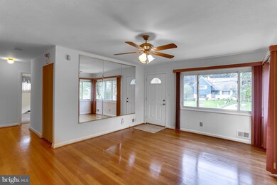 5911 Mustang Dr, Riverdale, MD 20737 - photo 5