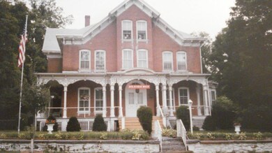 300 E Harford St, Milford, PA 18337 - photo 4