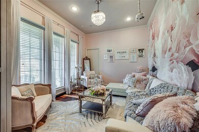 Spacious Sitting room off entry way