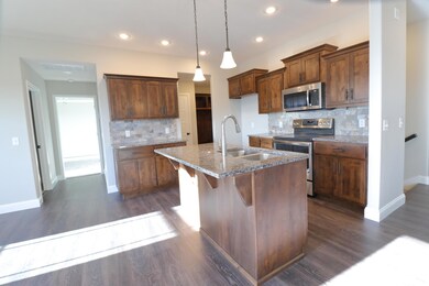 1662Feathercrest4