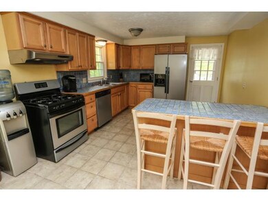 Kitchen Dining Area