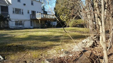 11 Dialstone rear with house