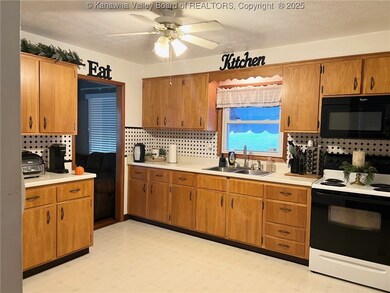 1133 E Pea Ridge Rd, Huntington, WV 25705 - photo 5