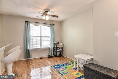 2343 Hunters Square Ct, Reston, VA 20191 - photo 6