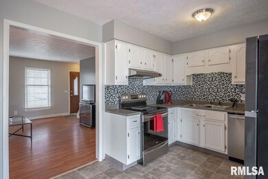 6326 N Hazelwood Ave, Davenport, IA 52806 - photo 5