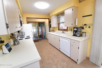 1218 S 18th St, Grand Forks, ND 58201 - photo 6