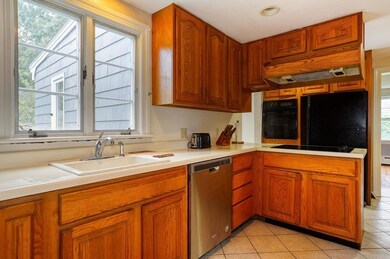 25 Bennett St, Hudson, MA 01749 - photo 2