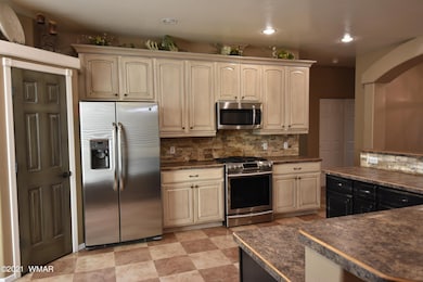 1810 N Medina Loop, Show Low, AZ 85901 - photo 3