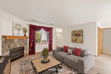 170 W Aspen Ct unit 6, Oak Creek, WI 53154 - photo 5