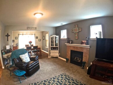 3129 SW Juniper Ave, Redmond, OR 97756 - photo 3