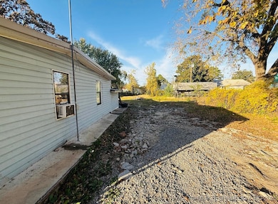 312 W Grand Ave, Eufaula, OK 74432 - photo 5