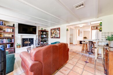 010_Family Room