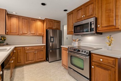 14 Buttercup Ln, Medway, MA 02053 - photo 5