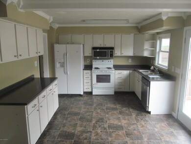 8217 Vaughn Mill Rd, Louisville, KY 40228 - photo 3