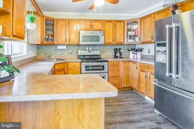 906 Palm Tree Cir, Glen Burnie, MD 21060 - photo 6