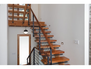 314 Columbia St, Hood River, OR 97031 - photo 4