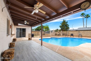 010__742 E Garnet Ave