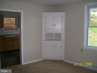 397 Wilkes St, Berkeley Springs, WV 25411 - photo 4