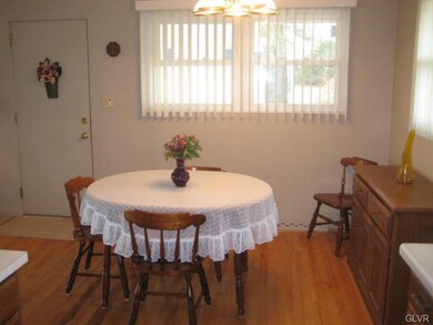 2737 Saxon St, Allentown, PA 18103 - photo 3