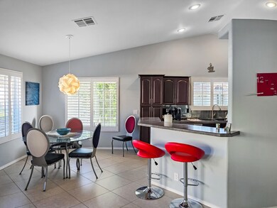 Dining & Kitchen